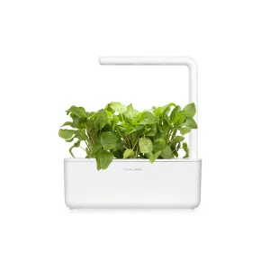 Jardinière d’intérieur Click & Grow avec légumes-feuilles luxuriants et bras d’éclairage intégré