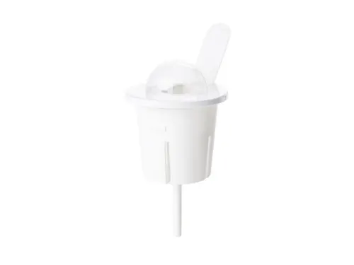 Click and Grow Pro Plant Cup in Weiß mit geschlitztem Becher, transparenter Kuppel und Klappe am Deckel sowie langem Wachstumsschaft, auf weißer Oberfläche.