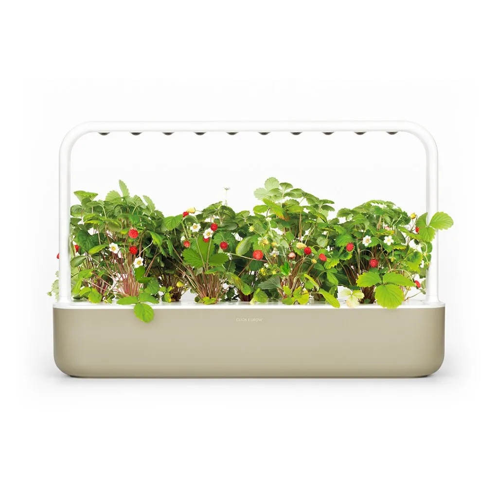Smart Garden 9 i beige med hvit U-formet ramme og LED-rad, rektangulær beholder med avrundede hjørner fylt med planter inni.